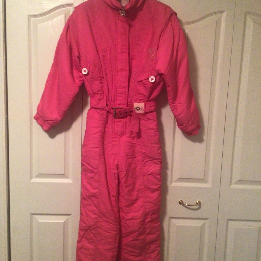 Women's PINK SNOWSUIT
Length: 61”
Inner leg: 31.5”